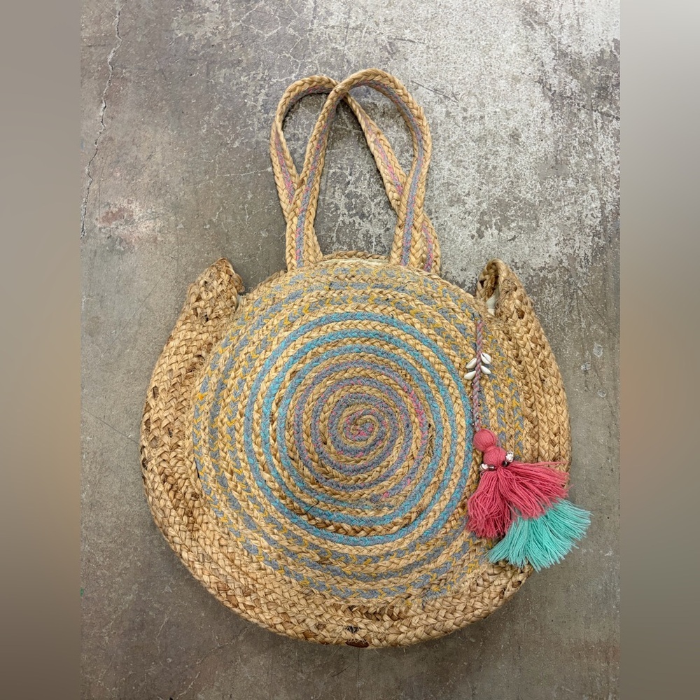 Wayan Woven Round Straw Tote Bag with Colorful Tassels‎ - Natural